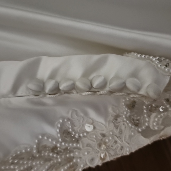 Vintage Victorian beaded satin wedding gown with long train NWT sold as is - Picture 6 of 13